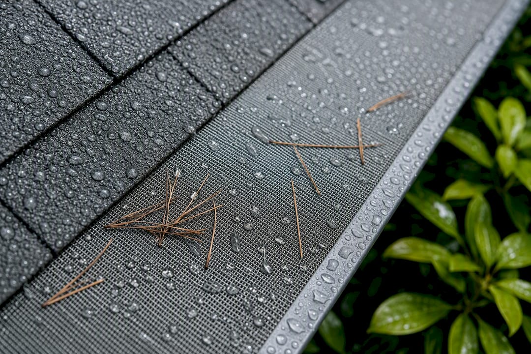 Micro-mesh guard shedding rain and pine needles