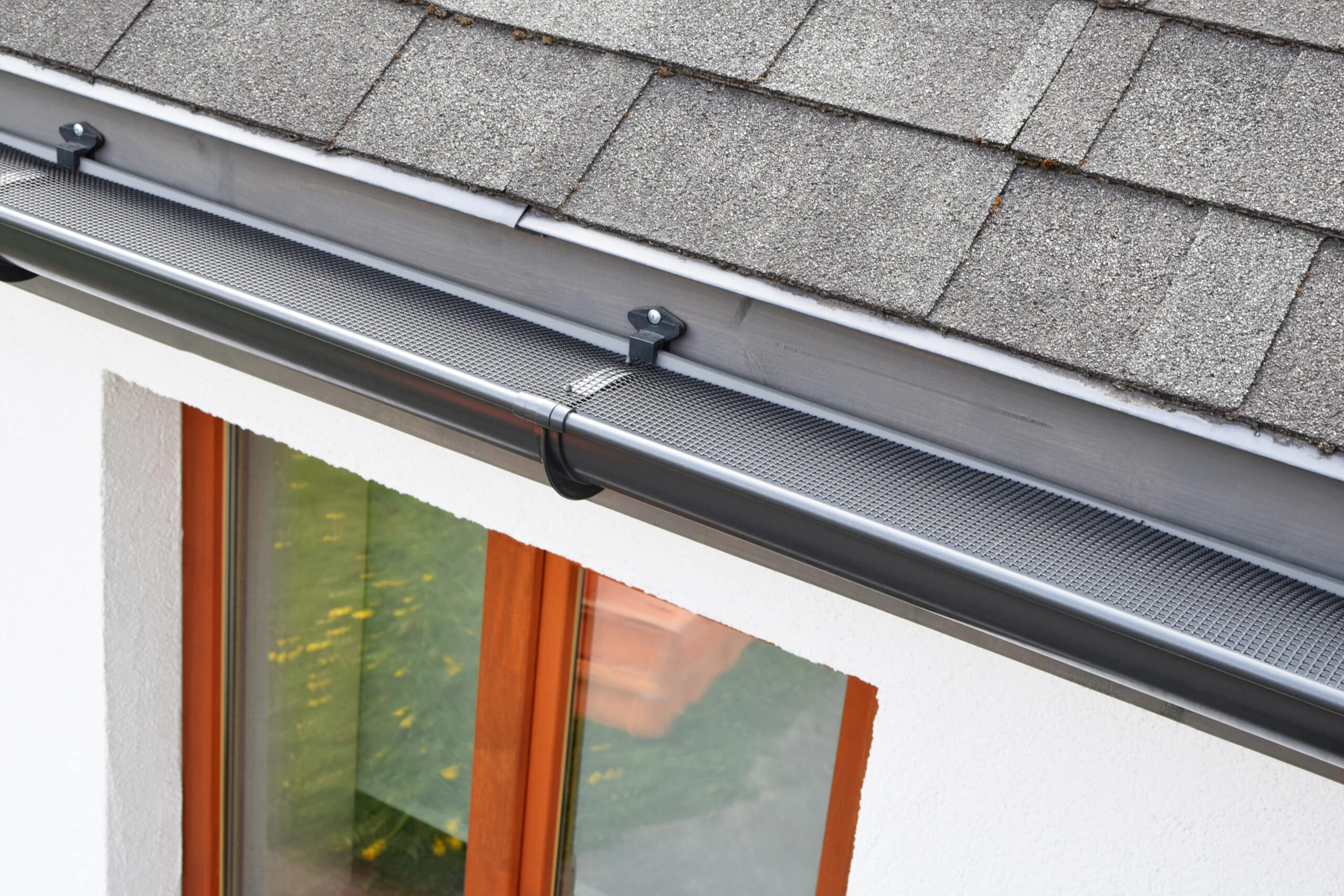 Plastic,Guard,Over,New,Dark,Grey,Plastic,Rain,Gutter,On Gutter Guards Installers